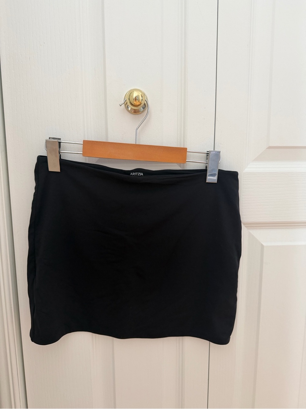 Aritzia Black Mini Skirt - Sleek Stretch Fit